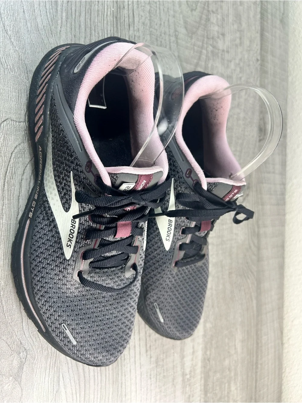 Brooks Adenaline GTS 22 Women’s Size 9.5 B Sneakers Black & Pink Running Shoes